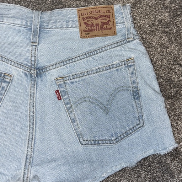 Levi’s Shorts - Picture 8 of 9
